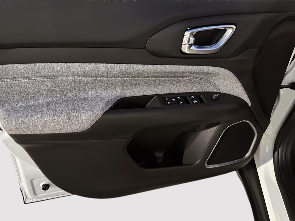 2025 Jeep Compass NORTH-9