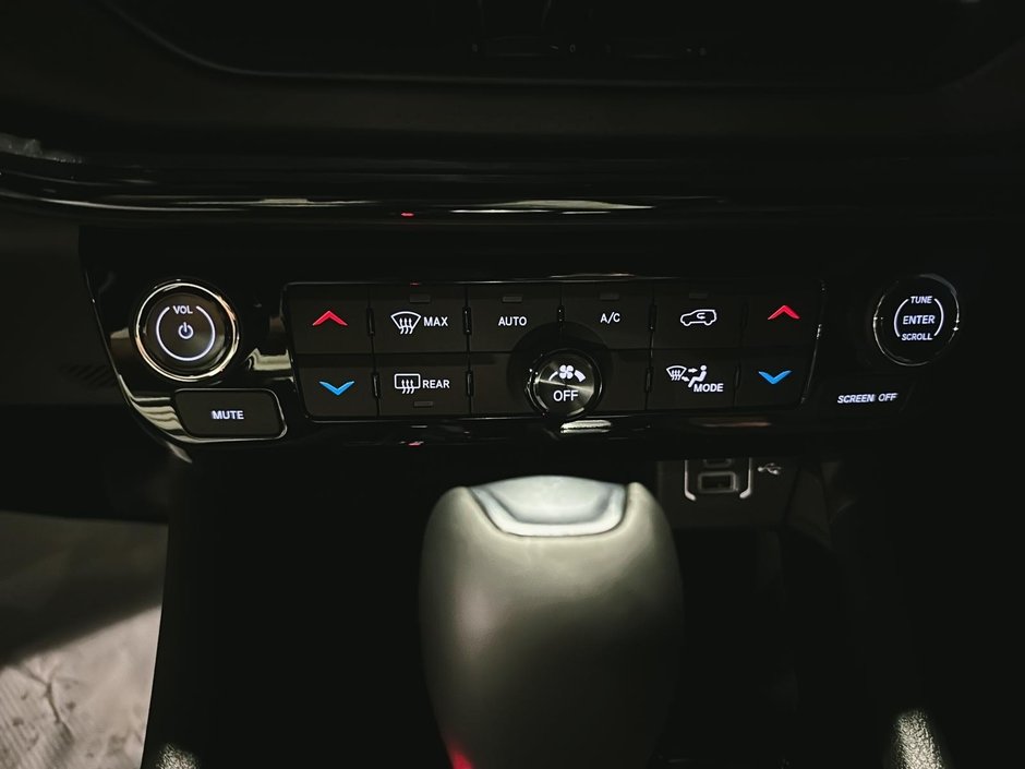 2025 Jeep Compass ALTITUDE-12