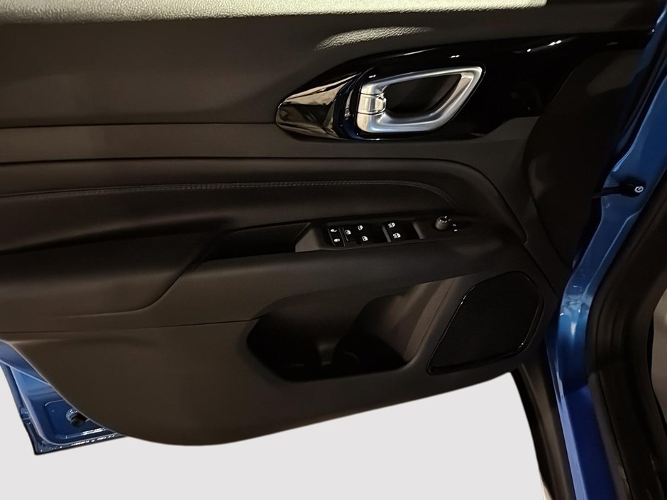 2025 Jeep Compass ALTITUDE-9