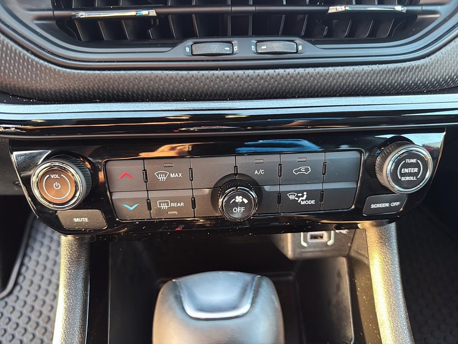 Jeep Compass Altitude Luxe 4X4 Navigation 2025-13