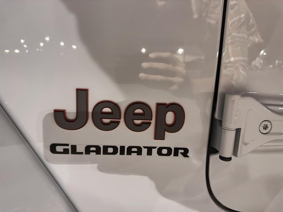 2022 Jeep Gladiator MOJAVE V6 4X4-5