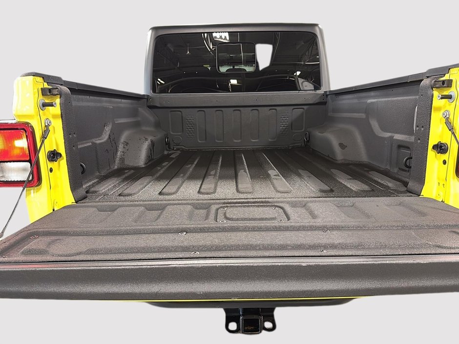 Jeep Gladiator Willys 2023-16