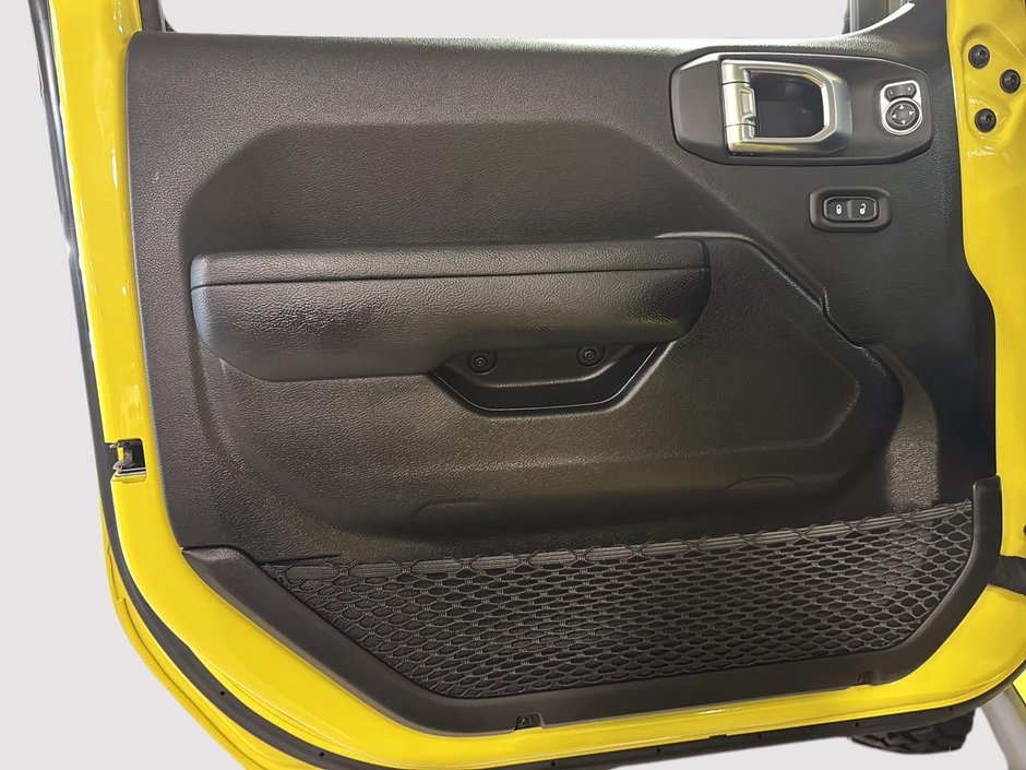 Jeep Gladiator Willys 2023-10