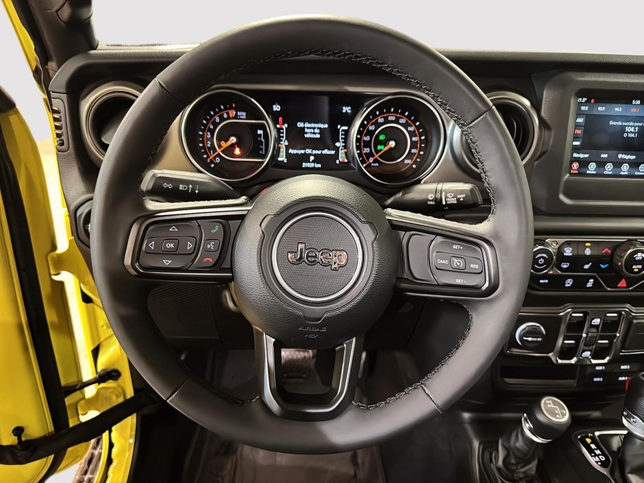 Jeep Gladiator Willys 2023-11