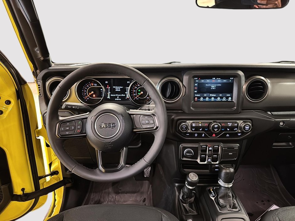 Jeep Gladiator Willys 2023-9