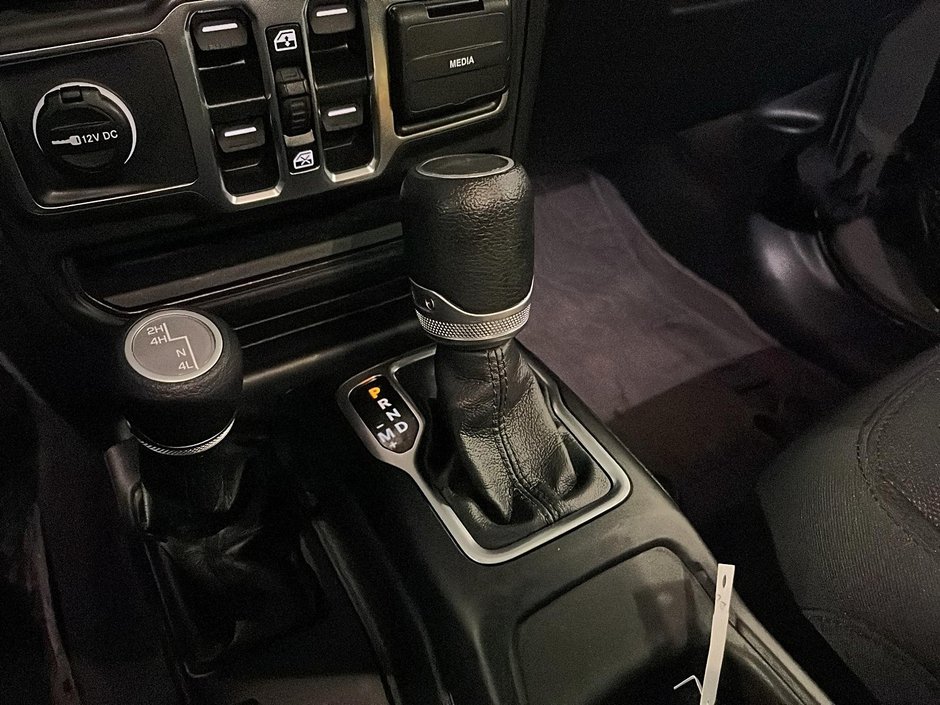 2023 Jeep Gladiator Willys-13