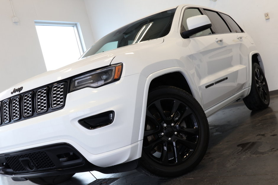 Jeep GRAND CHEROKEE WK Altitude V6 4X4 Toit-Ouvrant | Navigation | Suede 2022-1