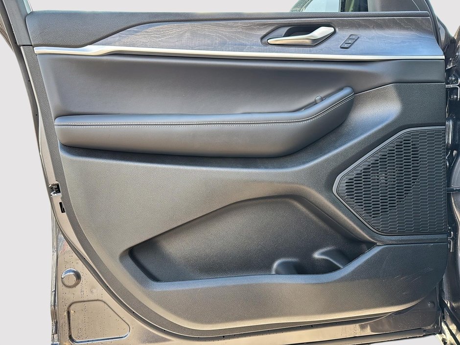 2025 Jeep Grand Cherokee LIMITED-10