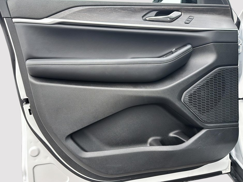 Jeep Grand Cherokee LIMITED 2025-10