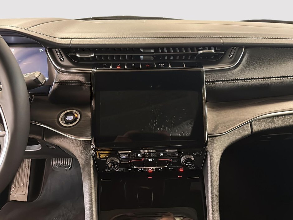 2025 Jeep Grand Cherokee OVERLAND-17