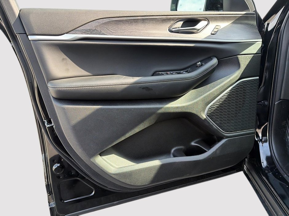 2026 Jeep Grand Cherokee LIMITED-9