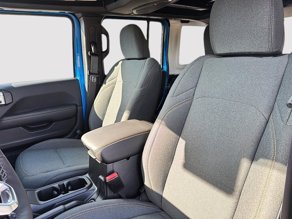 Jeep WRANGLER 4-Door SAHARA 2025-8