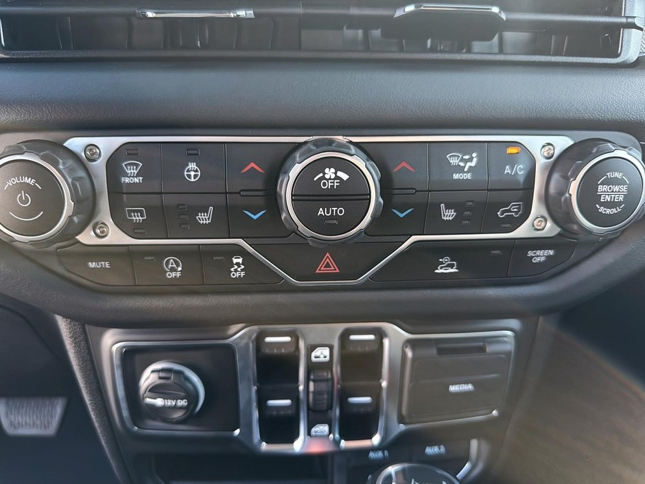 Jeep WRANGLER 4-Door SAHARA 2025-13