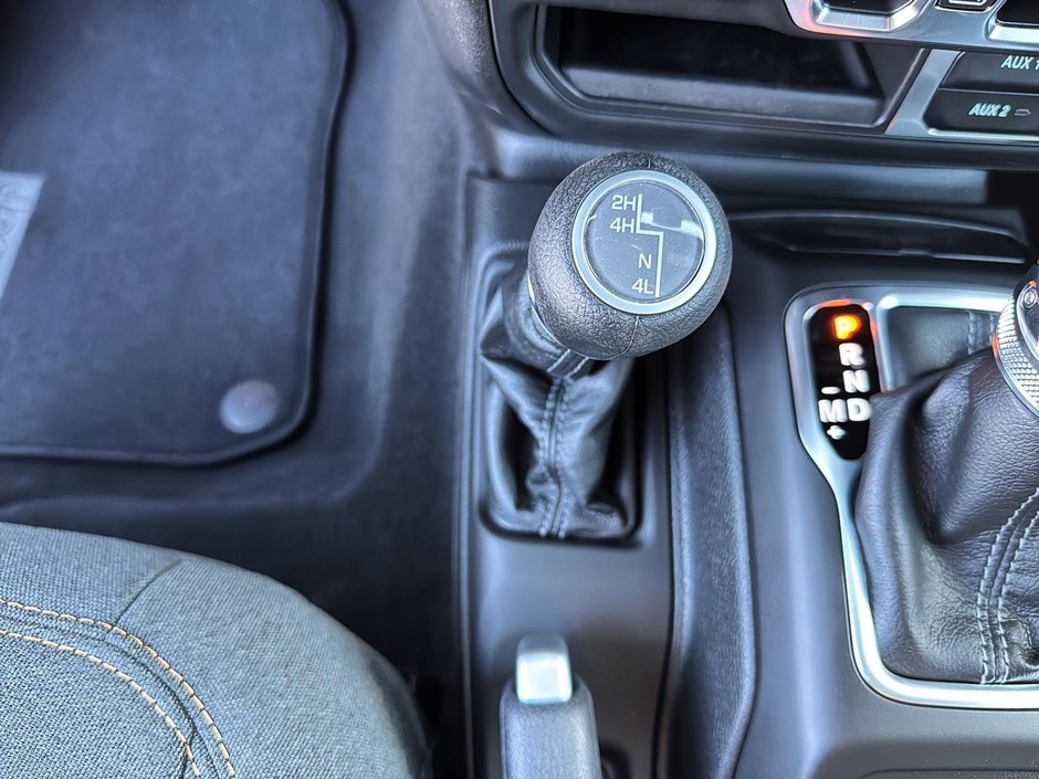 Jeep WRANGLER 4-Door SAHARA 2025-15