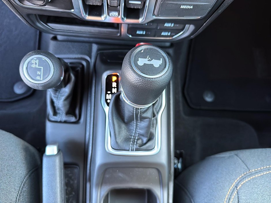 Jeep WRANGLER 4-Door SAHARA 2025-14