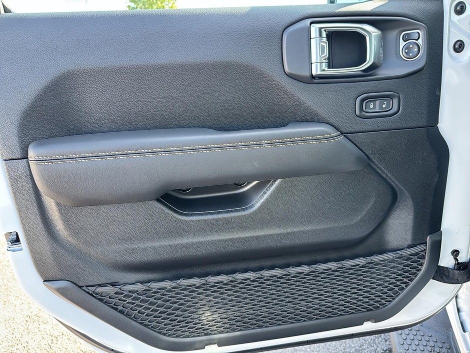 Jeep WRANGLER 4-Door SAHARA 2025-10