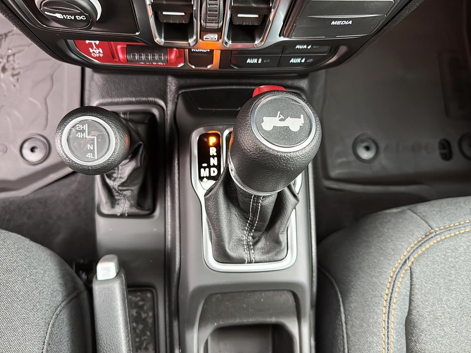 Jeep Wrangler 4-Door WILLYS 2025-14