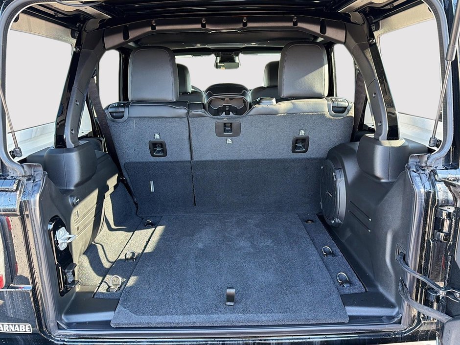 Jeep Wrangler 4-Door SAHARA 2026-5