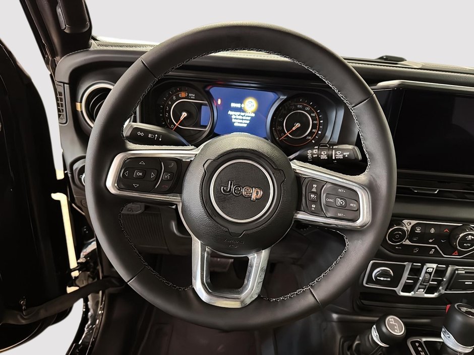 Jeep Wrangler 4-Door SAHARA 2026-11