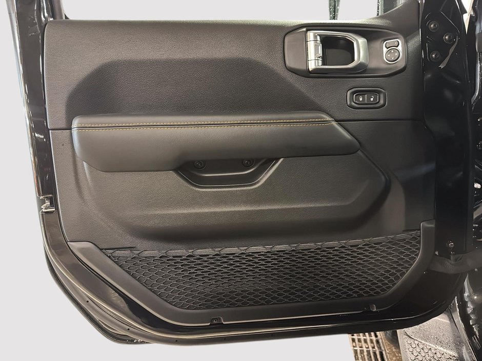 Jeep Wrangler 4-Door SAHARA 2026-10