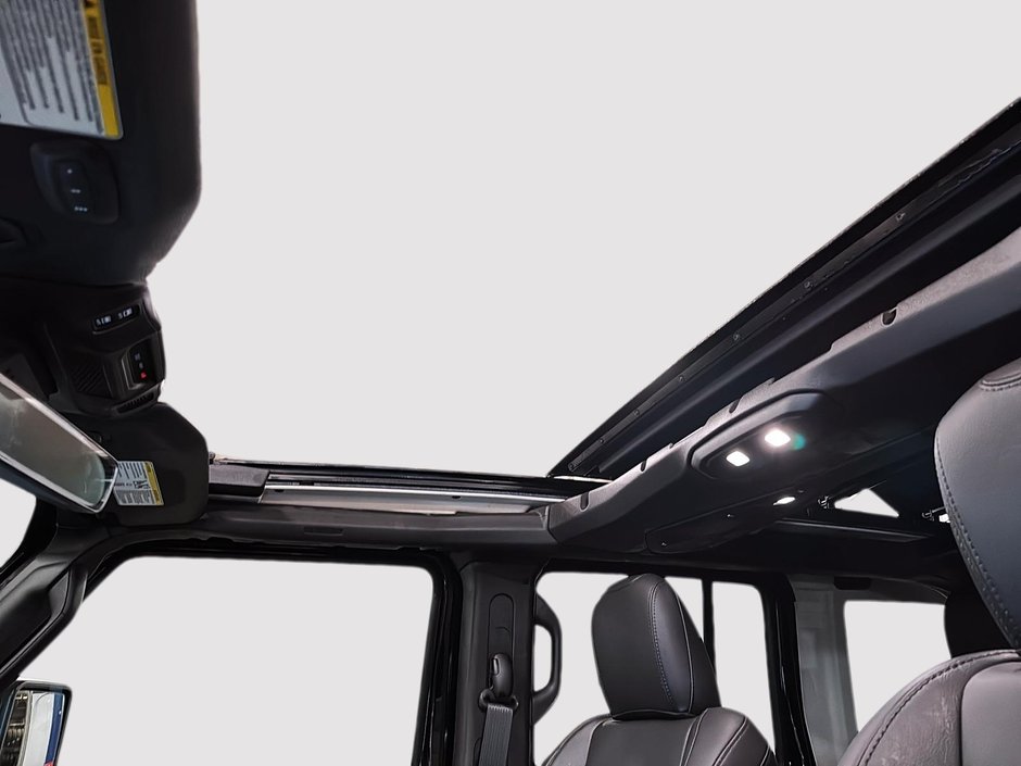 Jeep Wrangler 4-Door SAHARA 2026-16