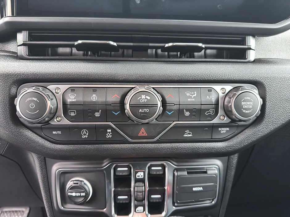 Jeep Wrangler 4-Door WILLYS 2026-13