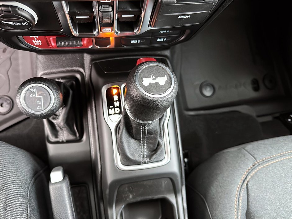 Jeep Wrangler 4-Door WILLYS 2026-14