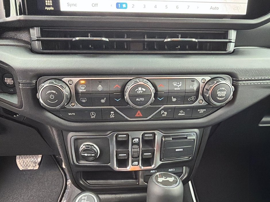 Jeep Wrangler 4-Door SAHARA 2026-12