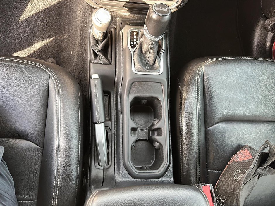 Jeep Wrangler 4xe Unlimited Sahara Sky-One Touch 2021-14