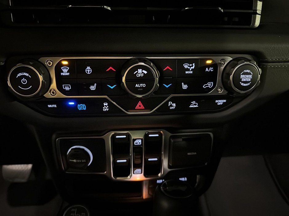 Jeep Wrangler 4xe HIGH ALTITUDE 4XE // SKY ONE-TOUCH // CUIR 2024-13