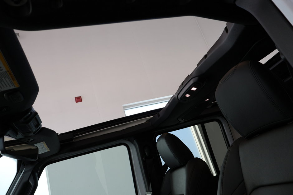 Jeep Wrangler 4xe SAHARA 2025-8