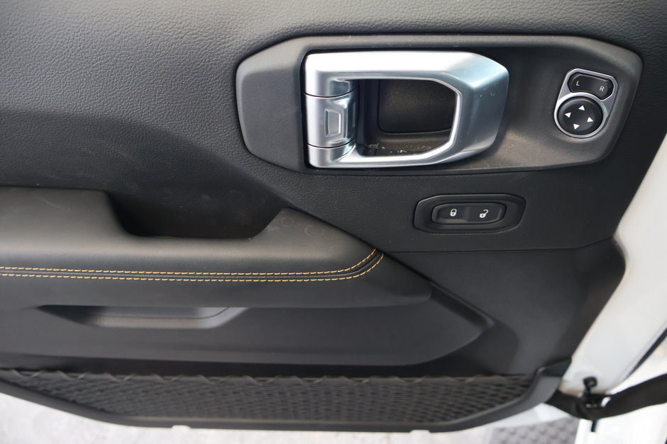 Jeep Wrangler 4xe SAHARA 2025-21