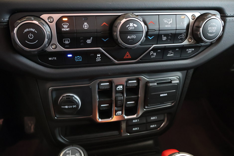 Jeep Wrangler 4xe SAHARA 2025-18