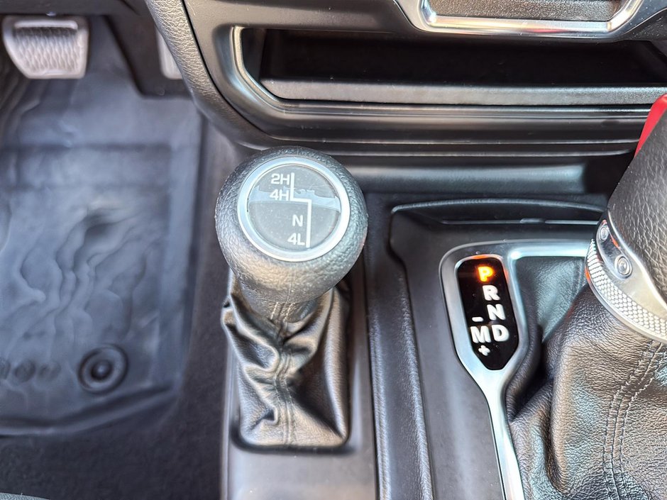 Jeep Wrangler Sport 2020-15