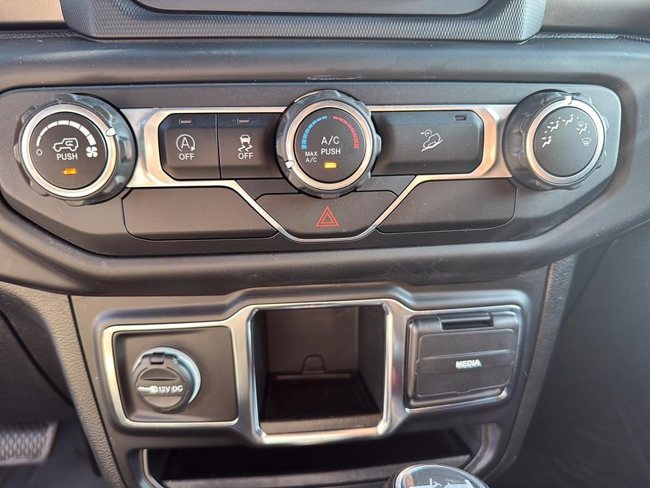Jeep Wrangler Sport 2020-13