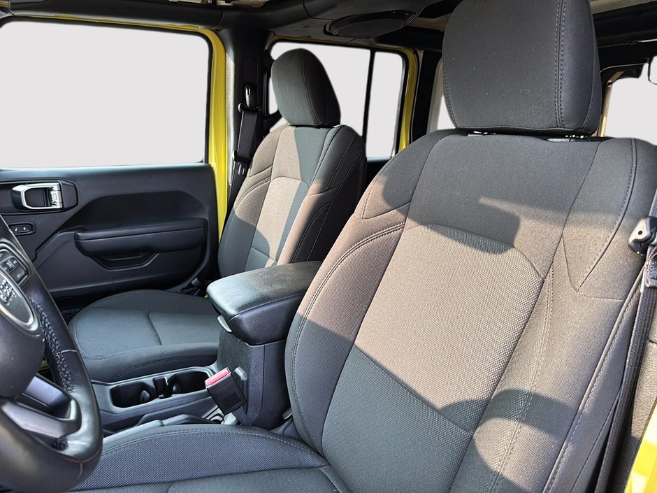 Jeep Wrangler Unlimited Sport Altitude | Look noir, 4×4 2023-8