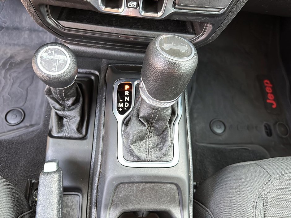 Jeep Wrangler Unlimited Sport Altitude | Look noir, 4×4 2023-14