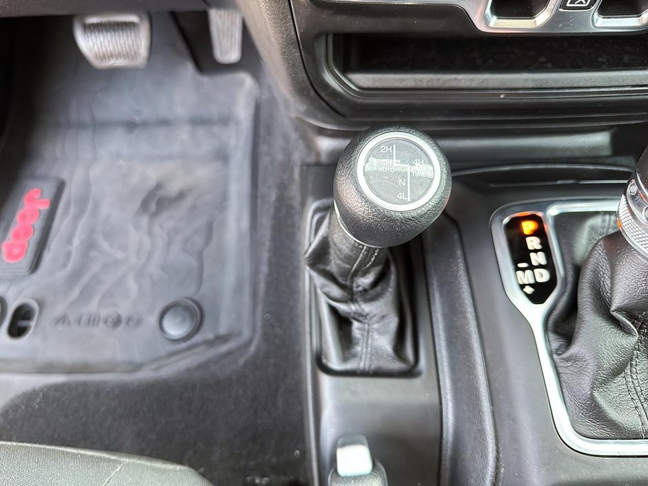 Jeep Wrangler Unlimited Sport Altitude | Look noir, 4×4 2023-15