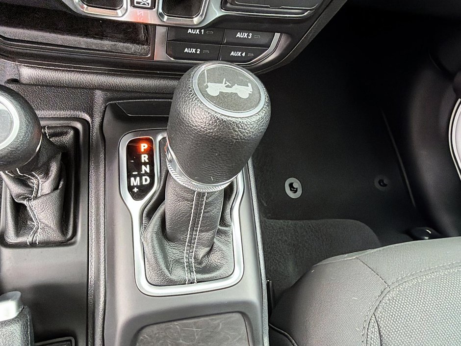 2023 Jeep Wrangler Sahara-14