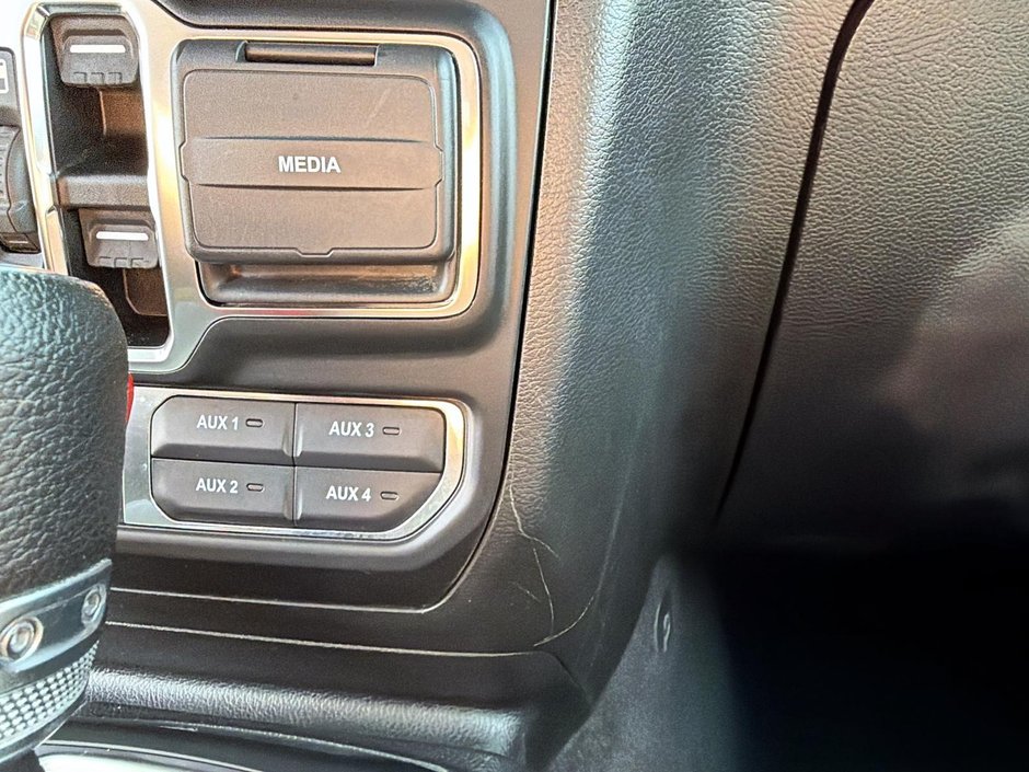Jeep Wrangler Sahara 3.6L V6 SKY ONE TOUCH 2023-15
