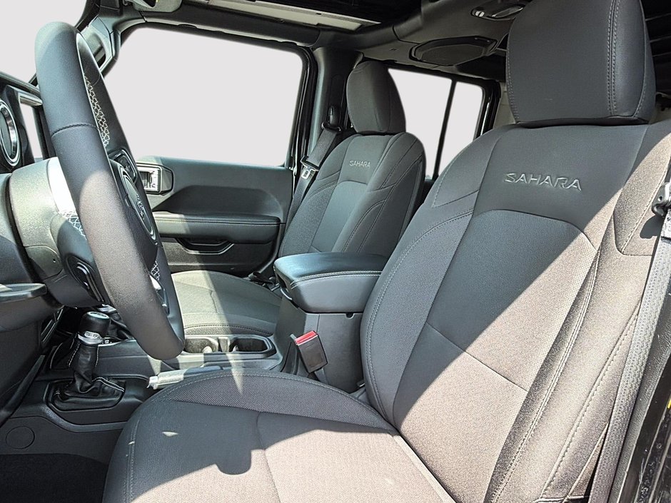 Jeep Wrangler Sahara 3.6L V6 SKY ONE TOUCH 2023-8