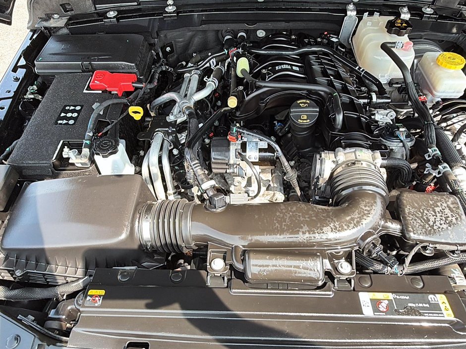 Jeep Wrangler Sahara 3.6L V6 SKY ONE TOUCH 2023-7