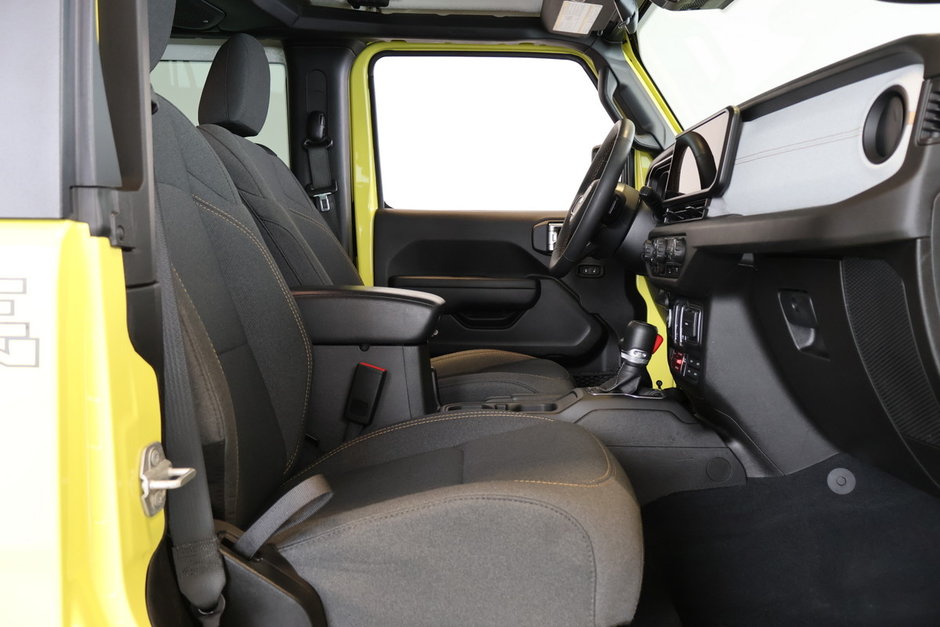 Jeep Wrangler WILLYS 4X4 TOIT-RIGIDE 2024-9