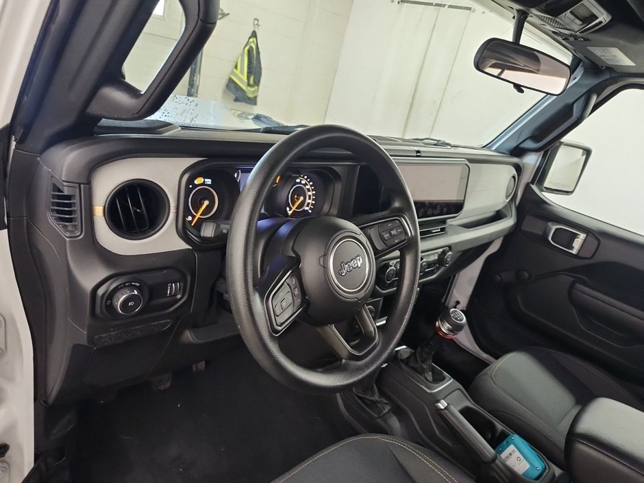 Jeep Wrangler Sport 3.6L V6 4X4 Climatiseur 2024-13