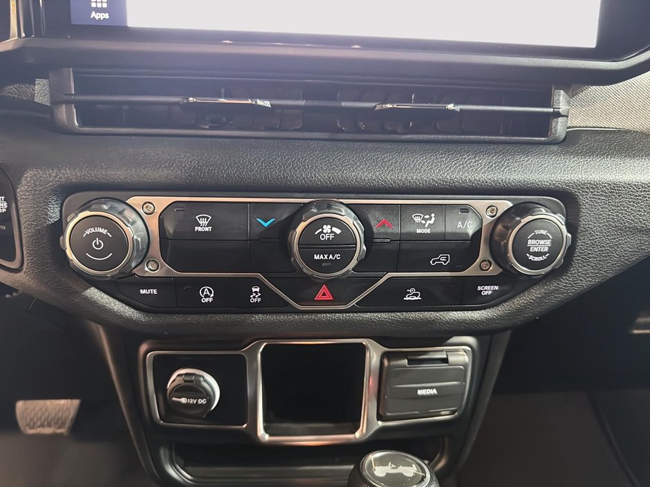 Jeep Wrangler Sport Climatiseur 2024-13