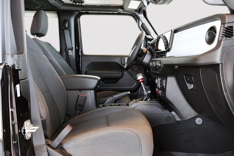 2025 Jeep Wrangler Willys V6 4X4-9