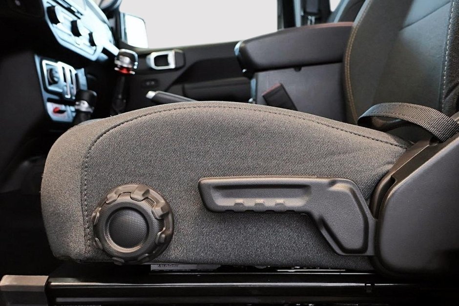 2025 Jeep Wrangler Willys V6 4X4-8