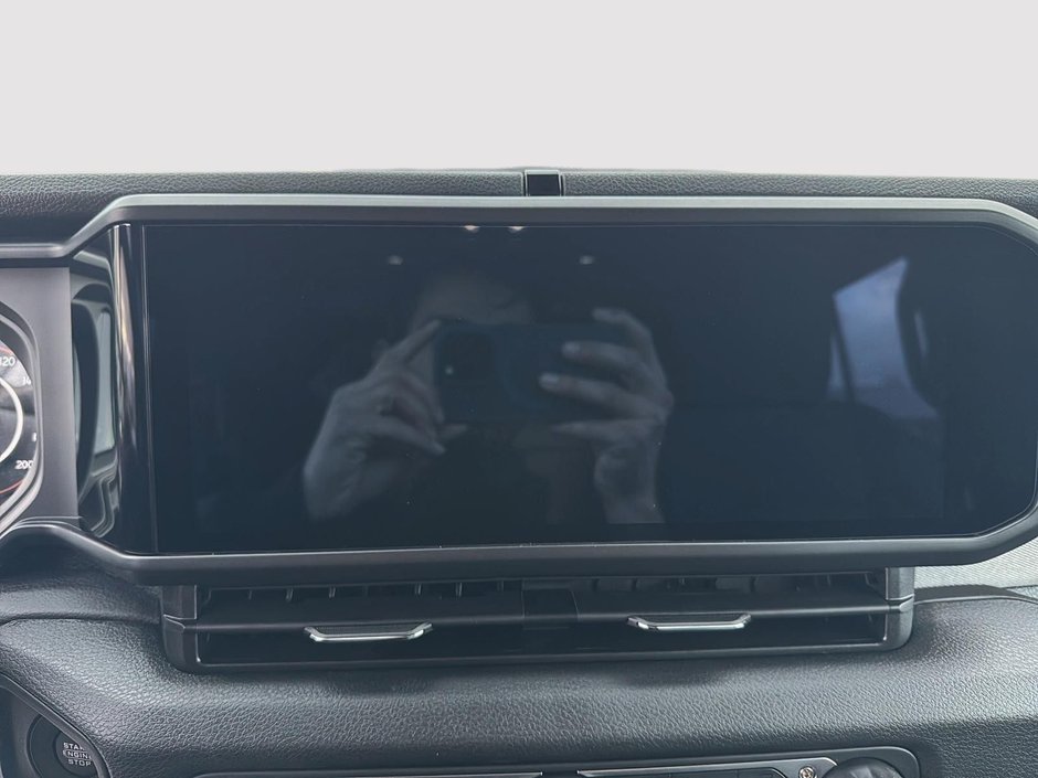 Jeep Wrangler Willys 2025-13