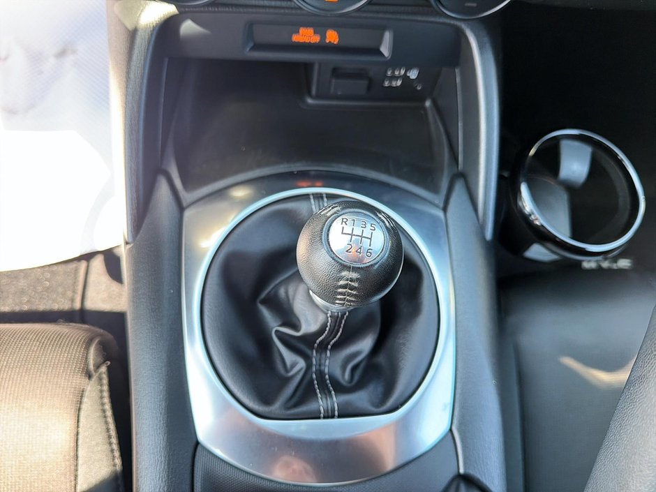 Mazda MX-5 GS 2023-14