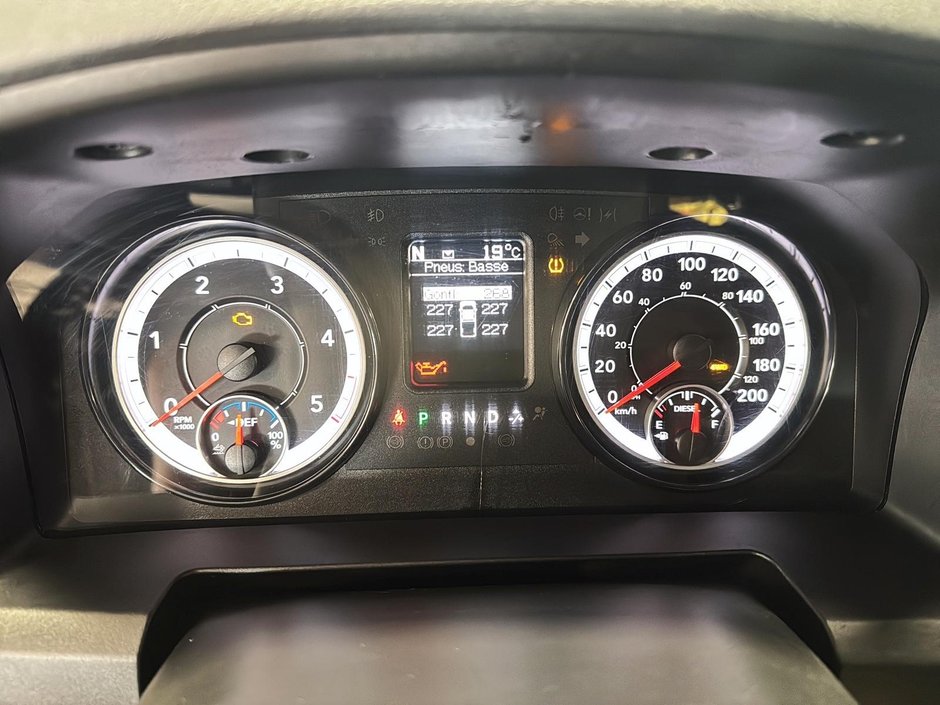 2019 Ram 1500 Classic TRADESMAN CREW CAB-12